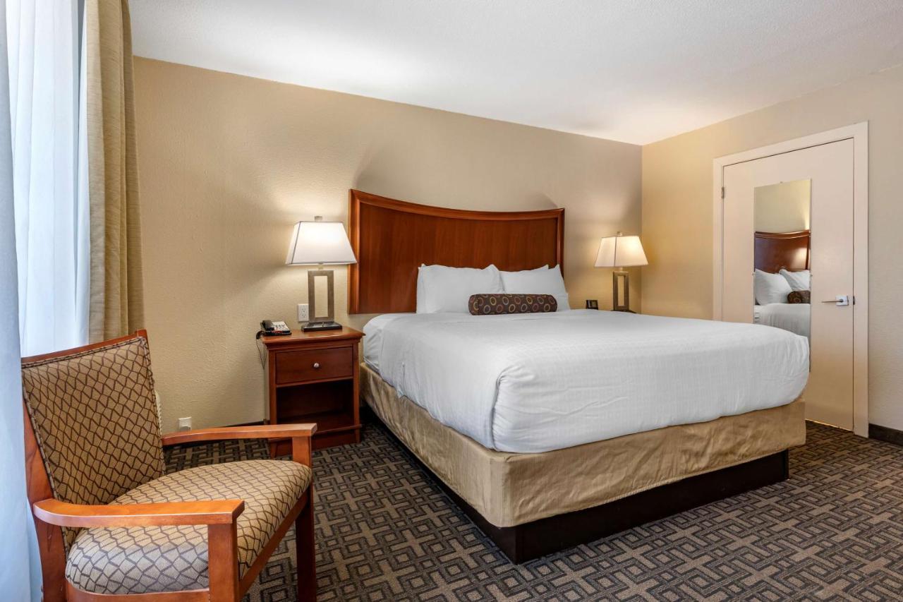 Western Swiss Clock Hotel Pecos