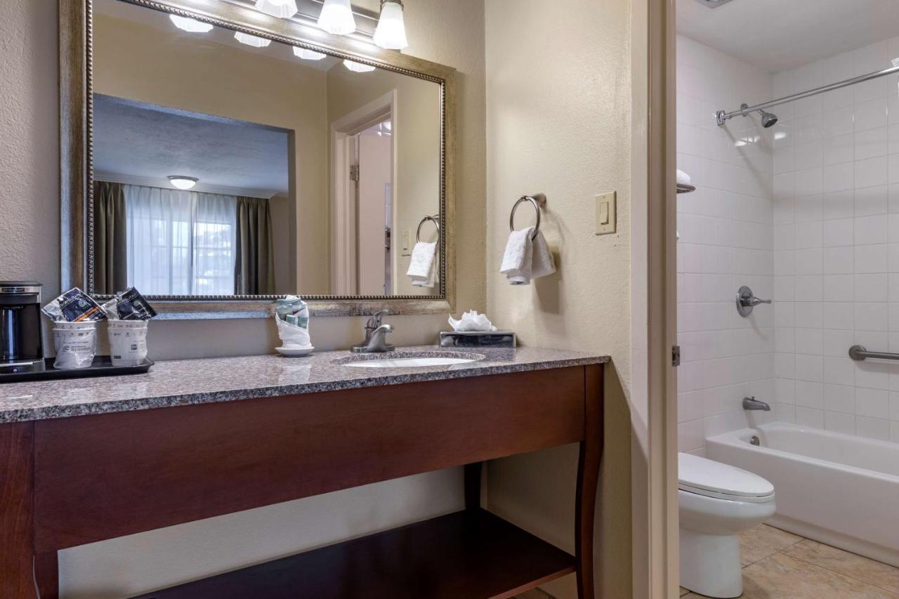 Hotel Western Swiss Clock Pecos