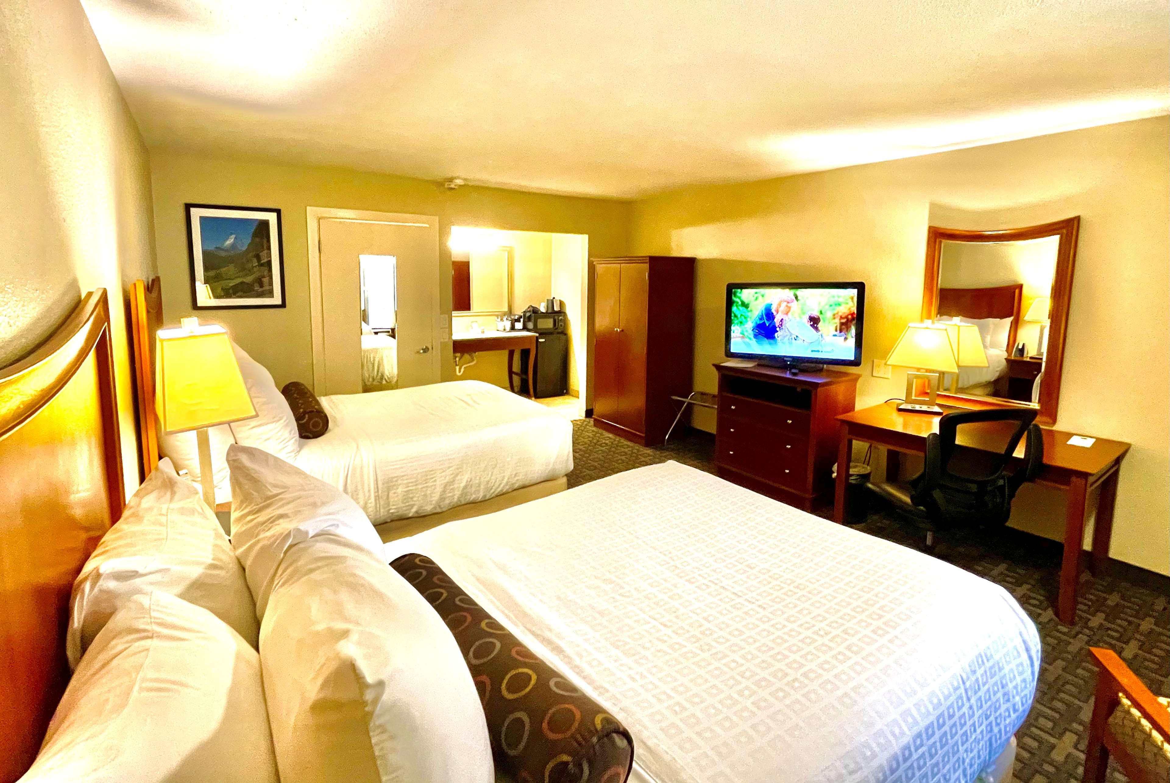 Western Swiss Clock Hotel Pecos
