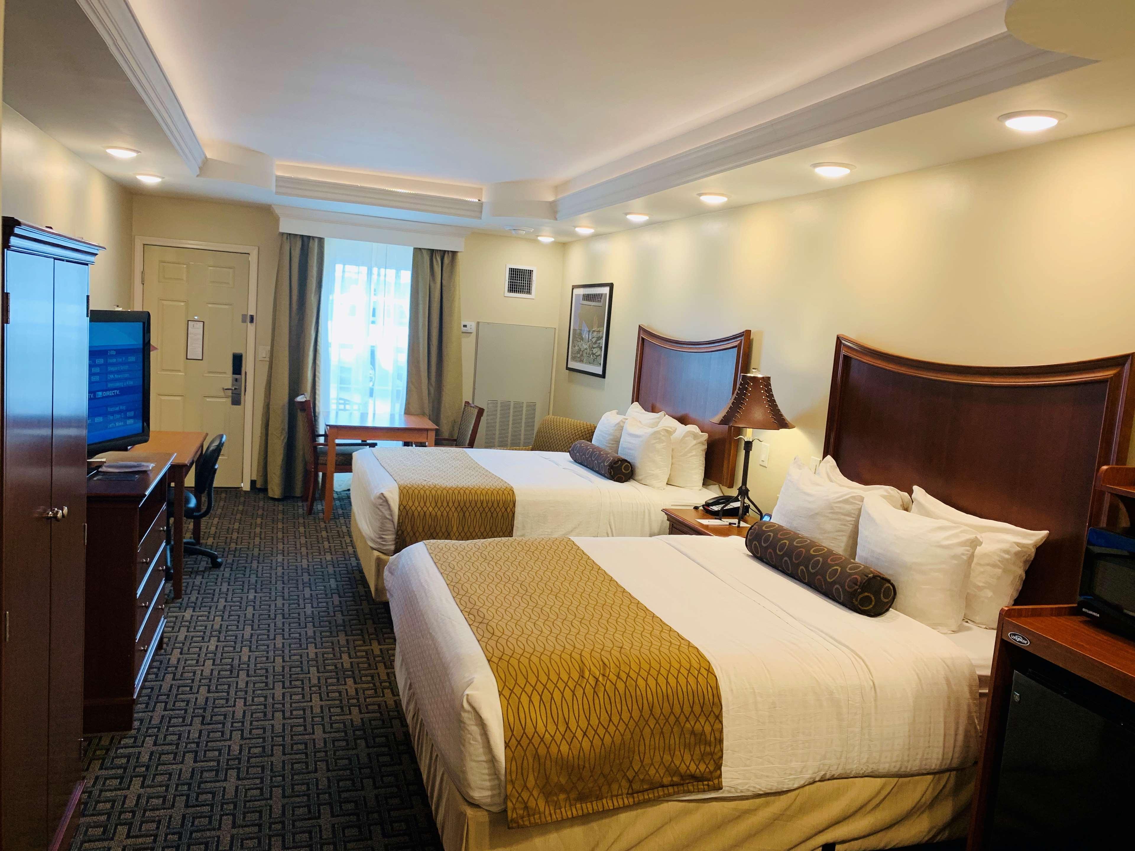 Hotel Western Swiss Clock