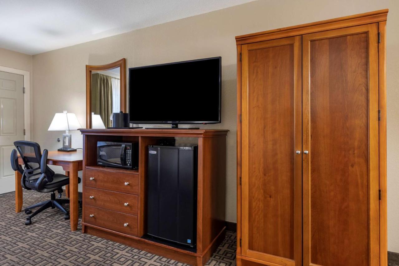 Best Western Swiss Clock Pecos